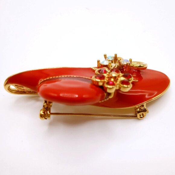 Vintage Avon Brooch Gold Tone Red Enamel Hat Rhinestone Flower Accents Lapel Pin - Picture 5 of 12